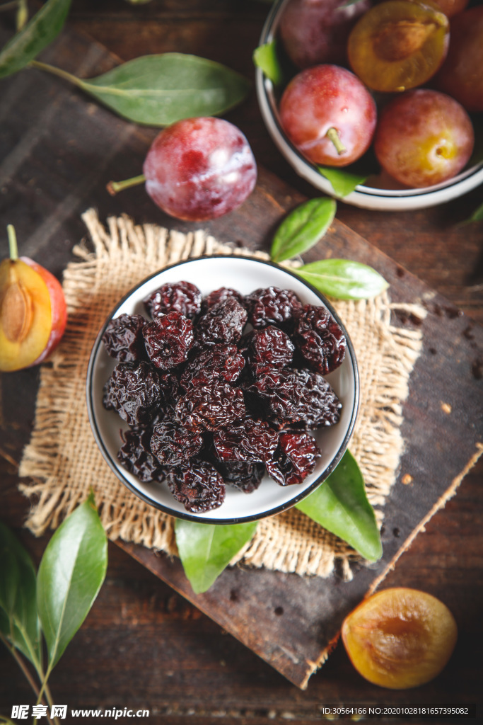 梅干零食休闲背景海报素材