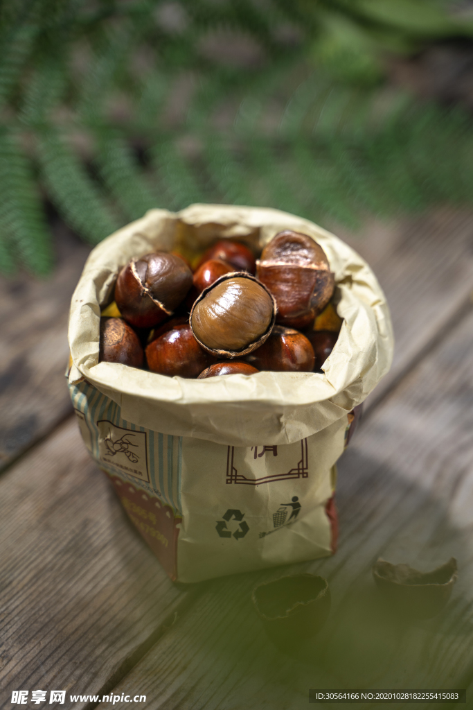 糖炒栗子美食零食背景海报素材