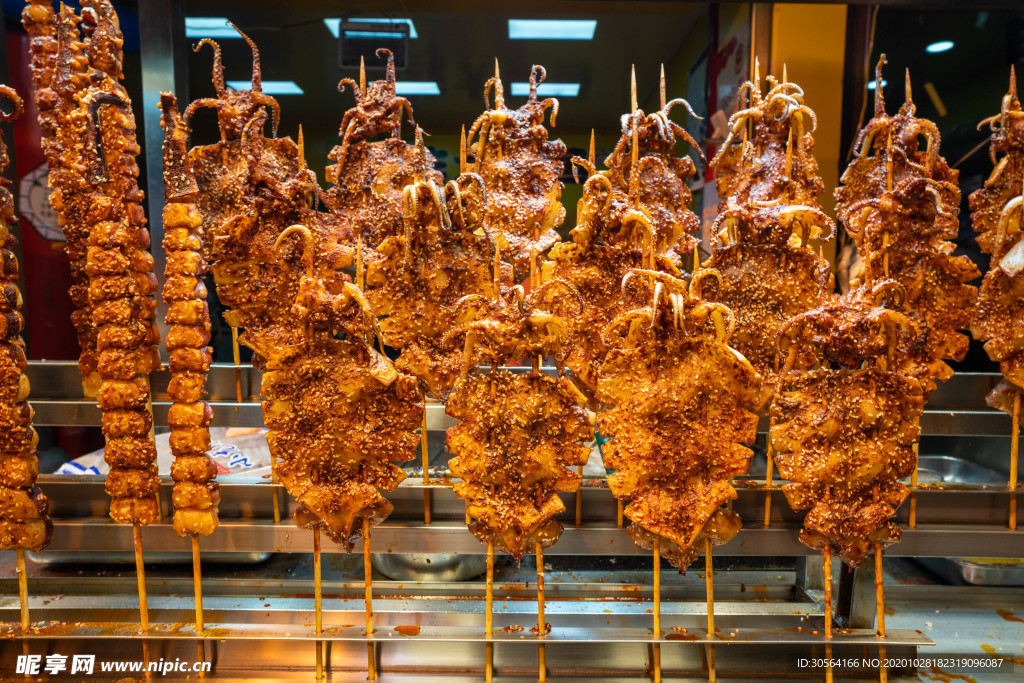 烤鱿鱼美食烧烤背景海报素材