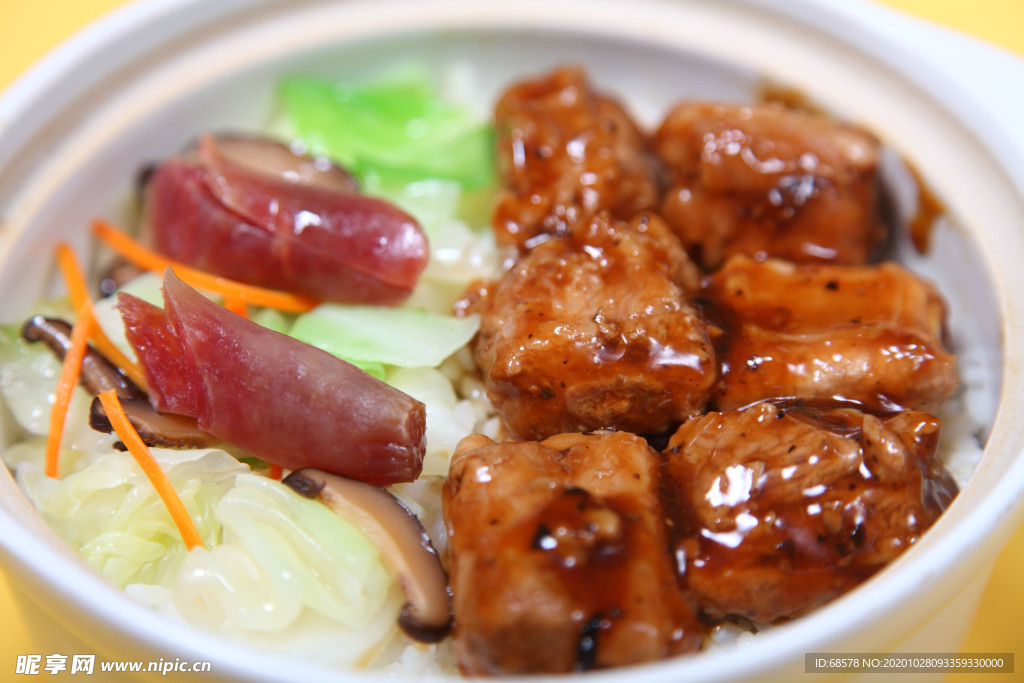 豉椒排骨拼腊肠煲仔饭