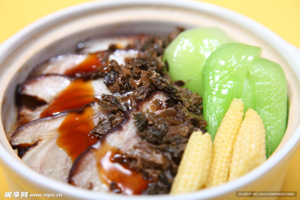 梅菜扣肉煲仔饭