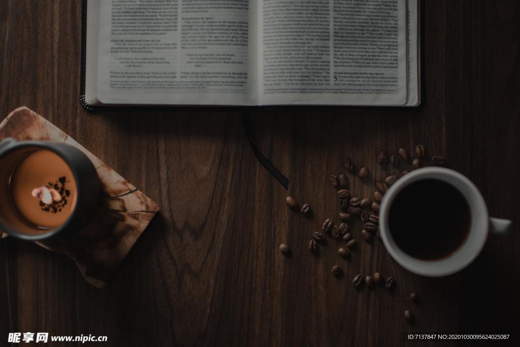 阅读咖啡蜡烛