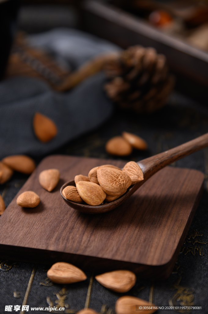 松果零食美食背景海报素材