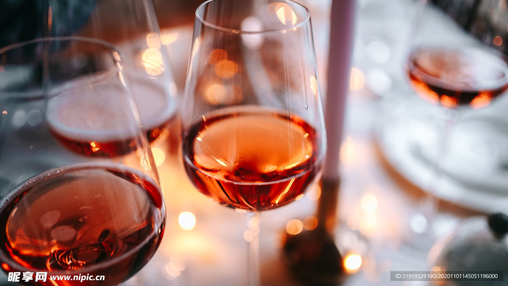 玫瑰 红酒杯 圣诞餐桌 玫瑰酒