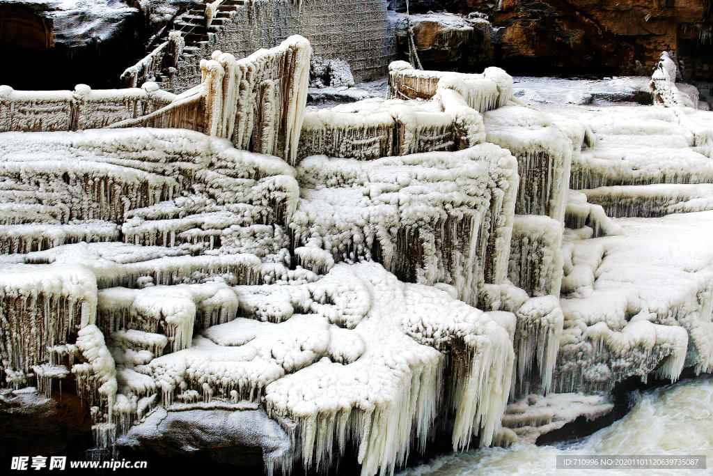 黄河壶口瀑布结冰