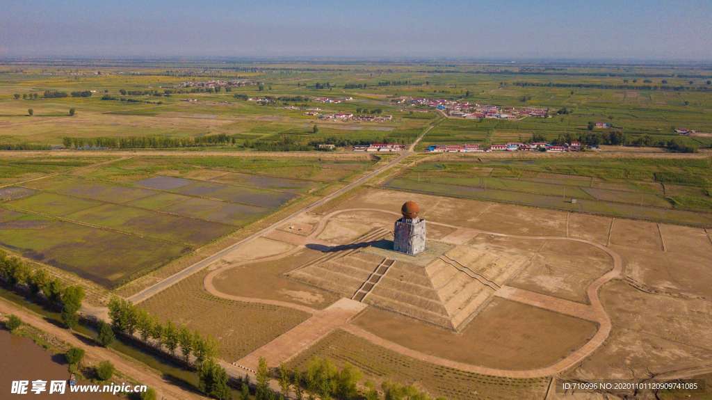 五原县黄河岸边田野风光