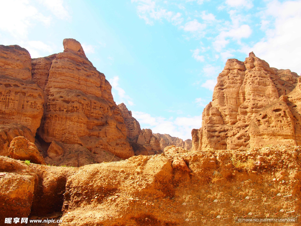 黄河石林山峰白云