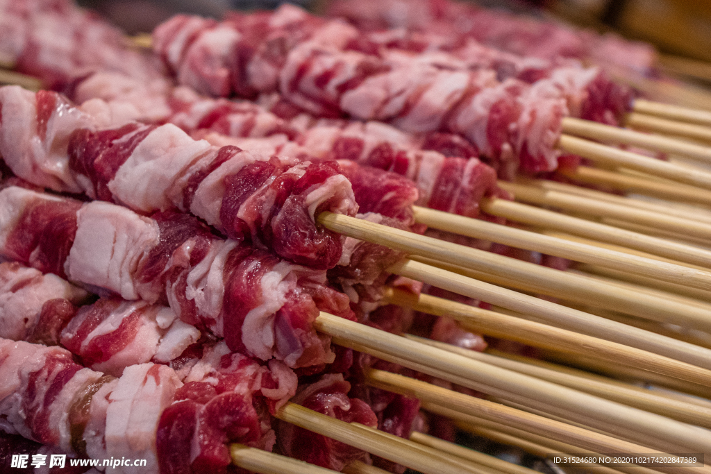 生羊肉串