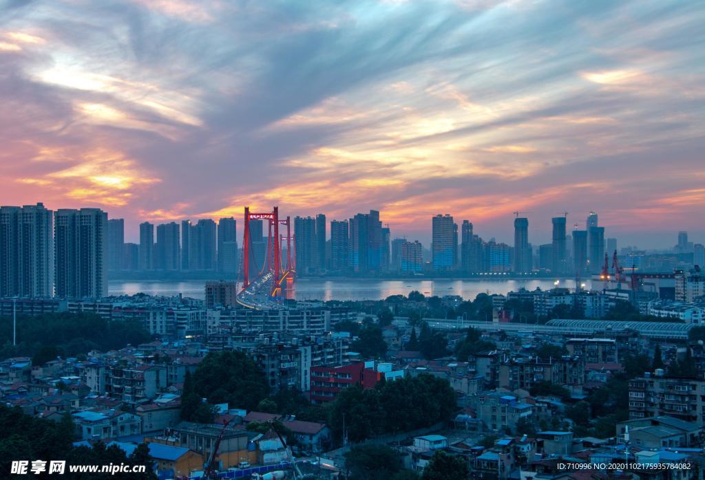 鹦鹉洲长江大桥