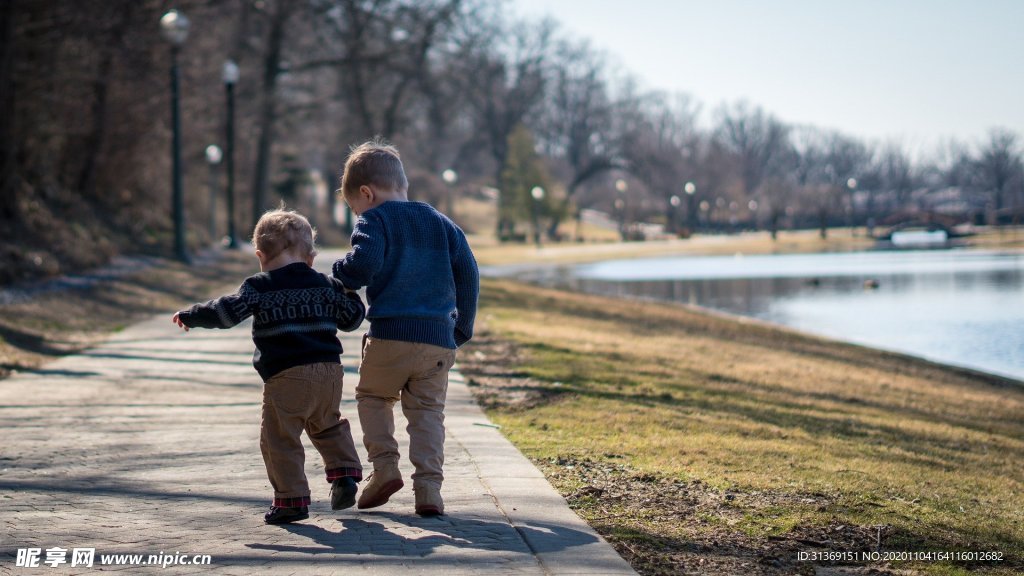 公园散步的好朋友