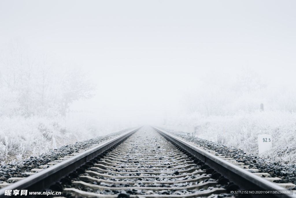 寒冷天气铁轨