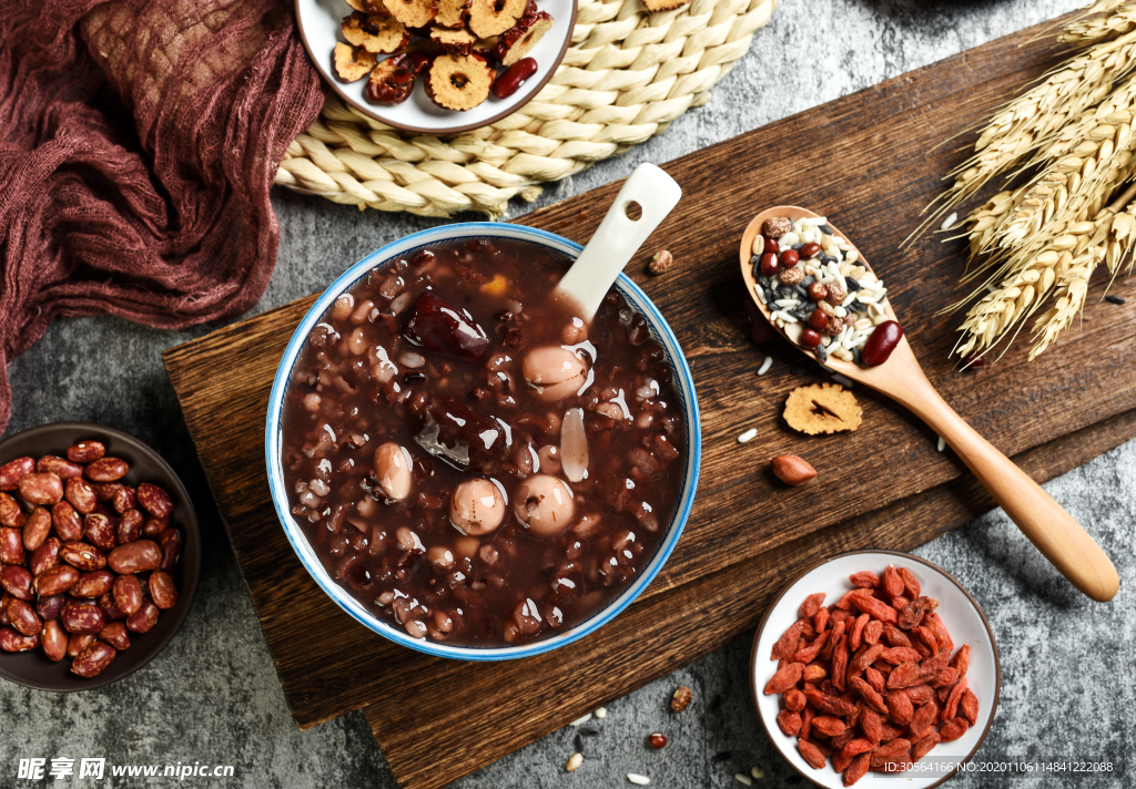 八宝粥美食食材背景海报素材