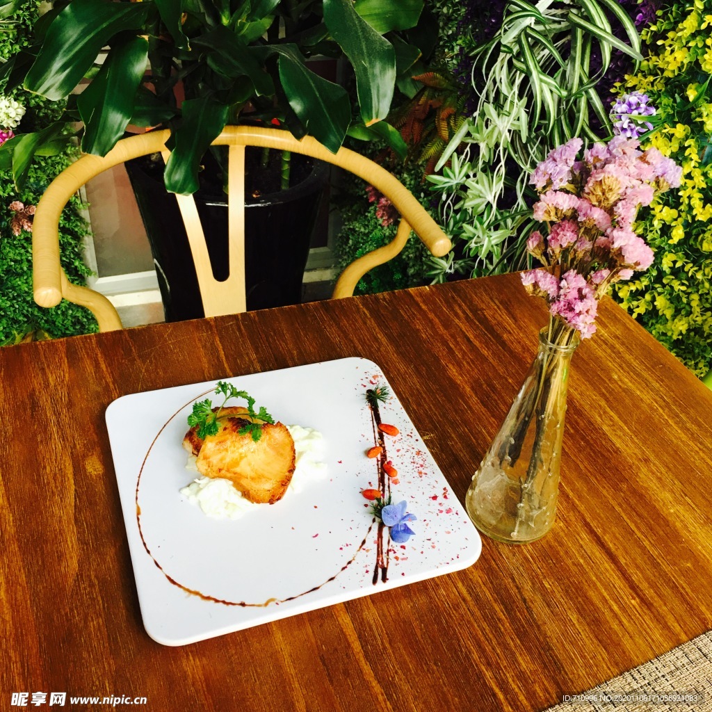 烤银鳕鱼配有机蛋白