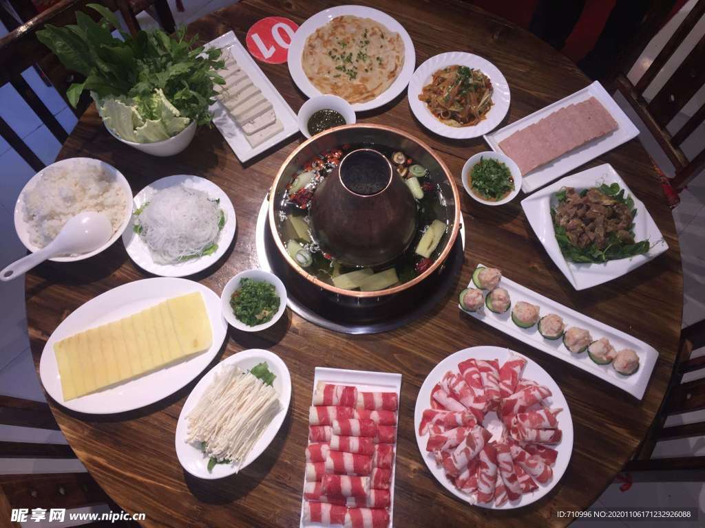 一桌火锅