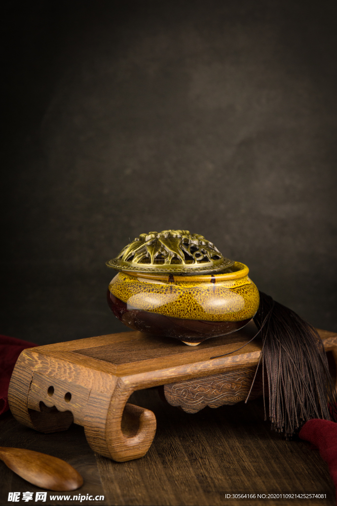 香炉铜制复古背景海报素材