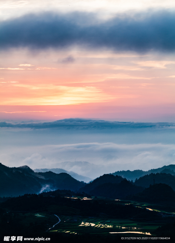 黄昏下的最美梯田