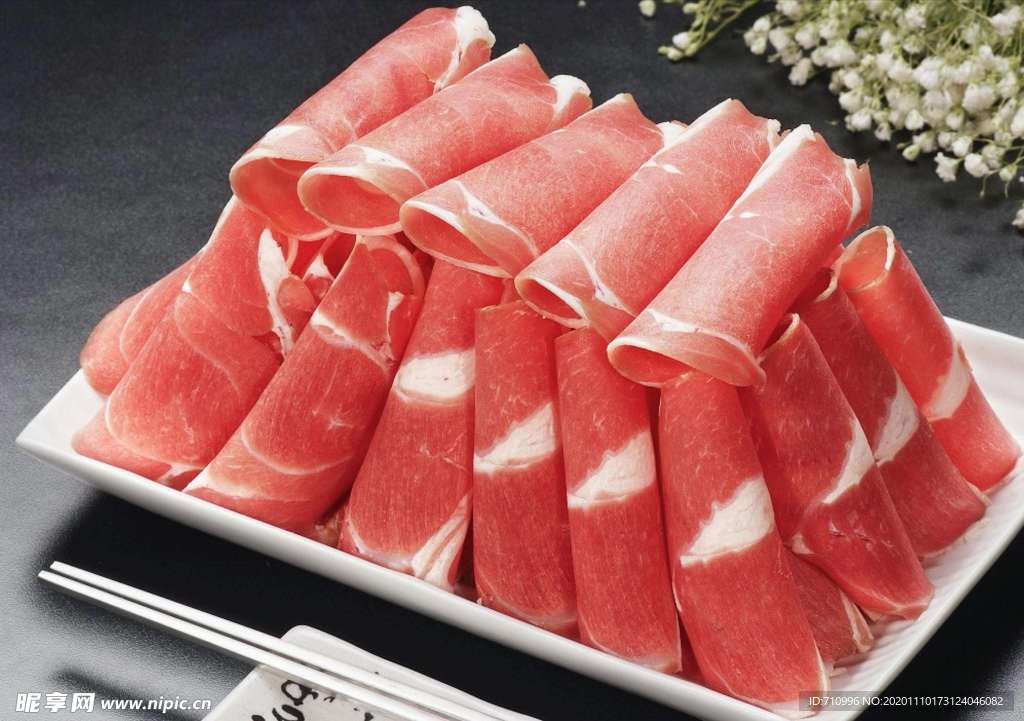 涮火锅新鲜羊肉卷