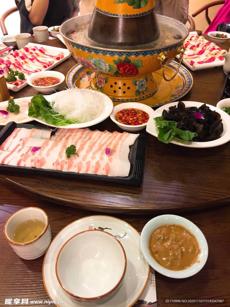 涮火锅新鲜羊肉