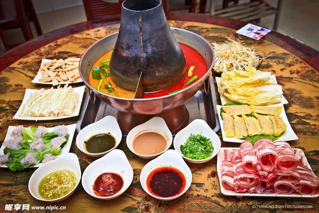 涮火锅新鲜羊肉卷