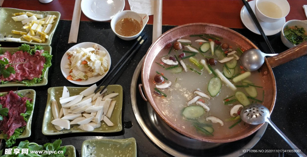 涮火锅新鲜羊肉