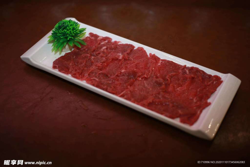 涮火锅新鲜牛羊肉