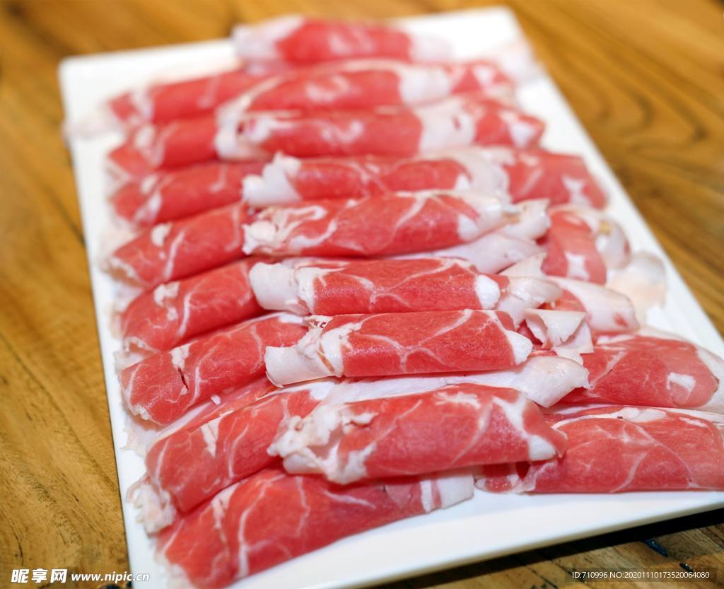 涮火锅新鲜羊肉卷