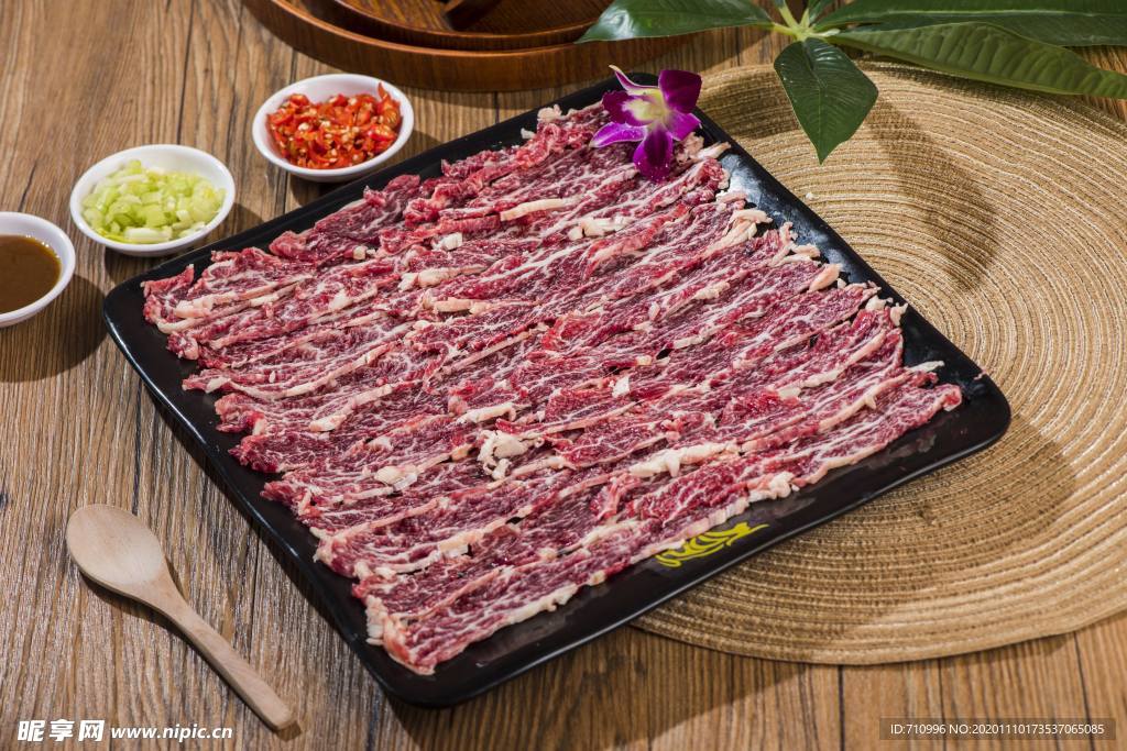 涮火锅新鲜牛羊肉