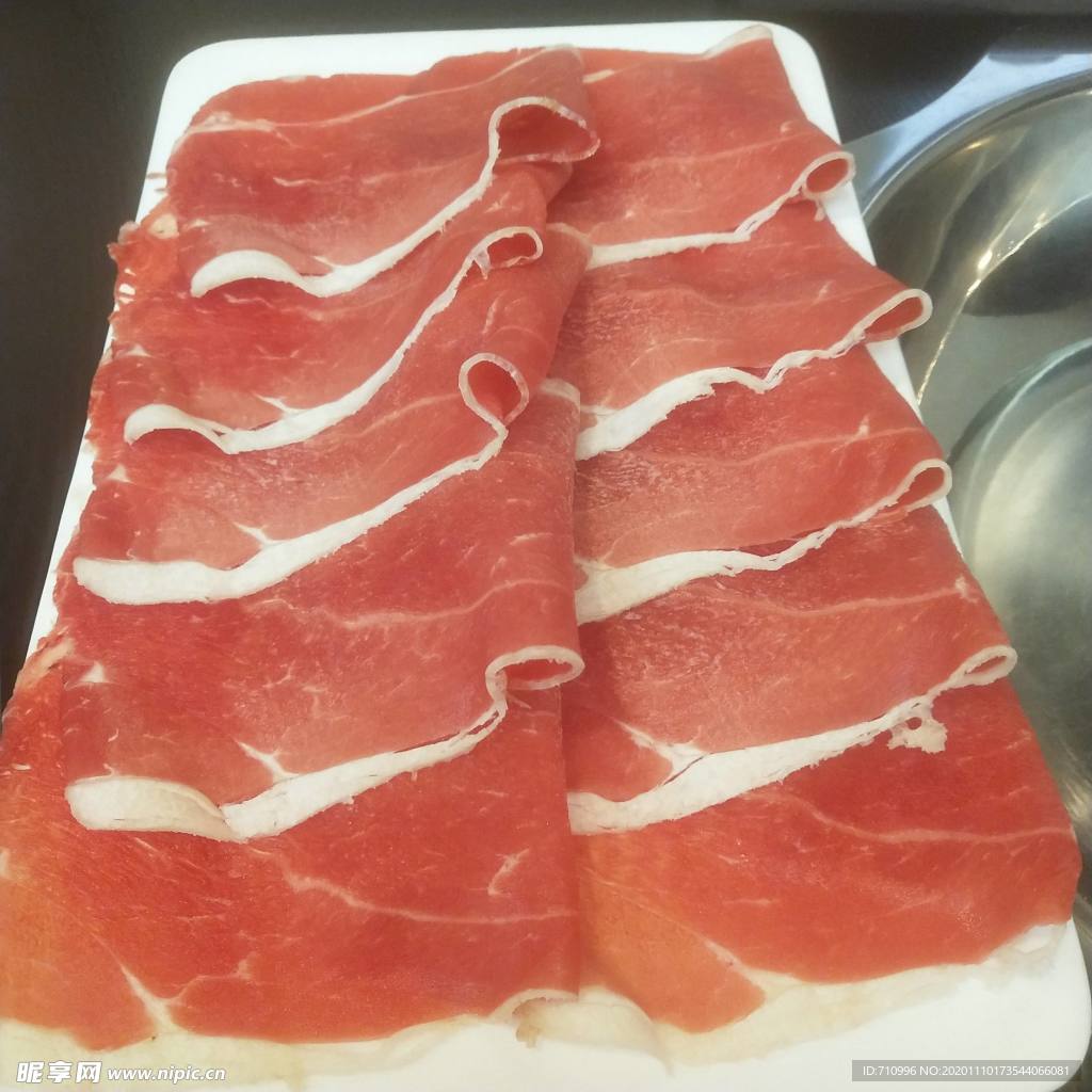 涮火锅新鲜羊肉卷