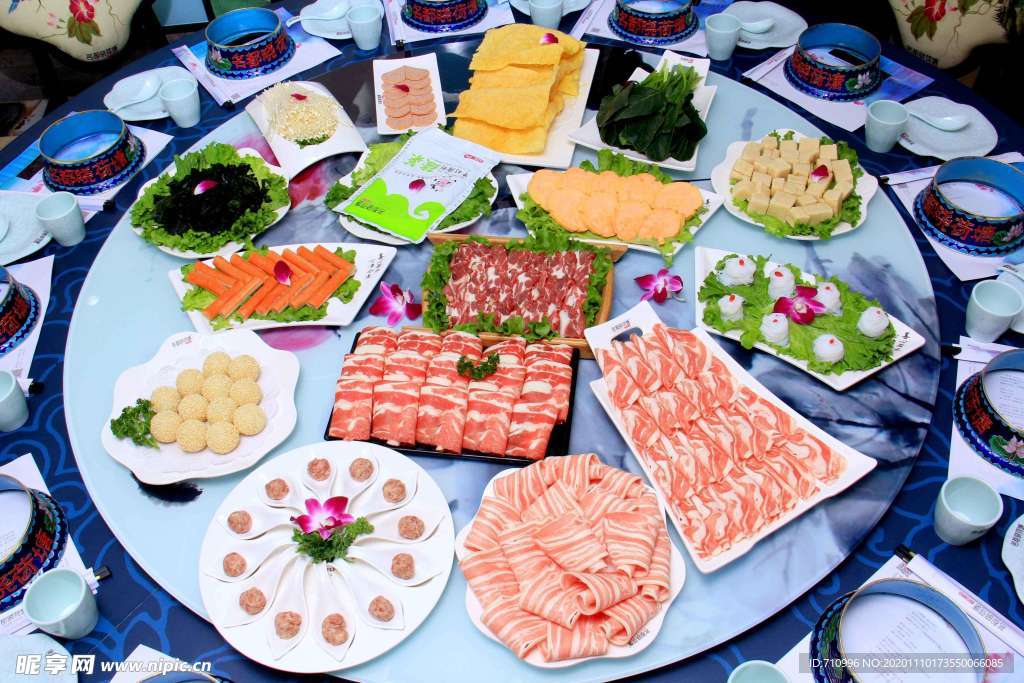 涮火锅新鲜羊肉卷