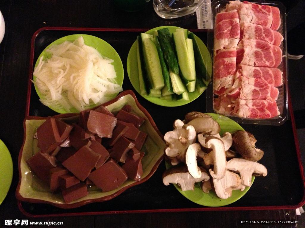 涮火锅新鲜羊肉