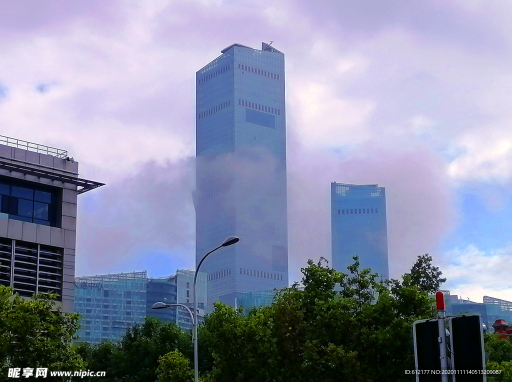 大连城市高楼平流雾