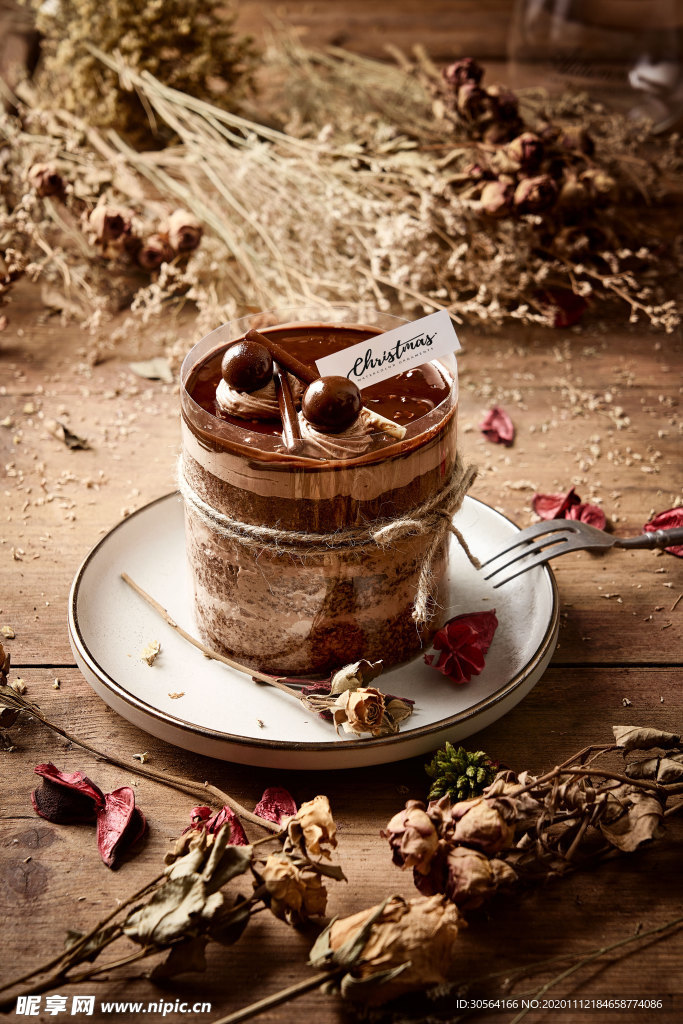 黑森林蛋糕美食背景海报素材