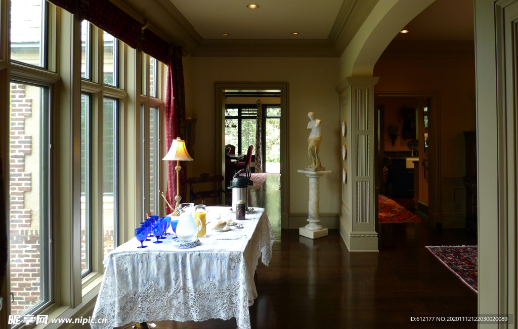 欧式家居装饰餐桌