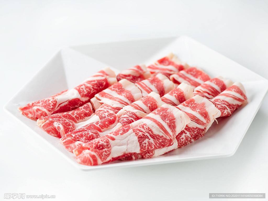 涮火锅新鲜羊肉卷