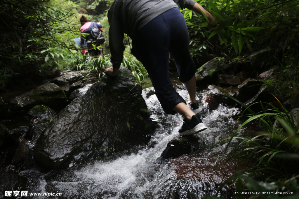 河水攀登