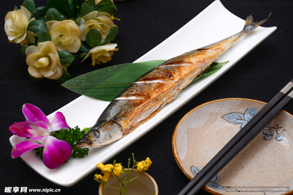 秋刀鱼美食食材背景海报素材