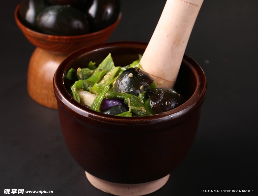 擂辣椒茄子皮蛋