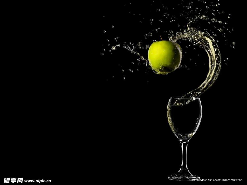 翠梨水流水柱饮品背景素材