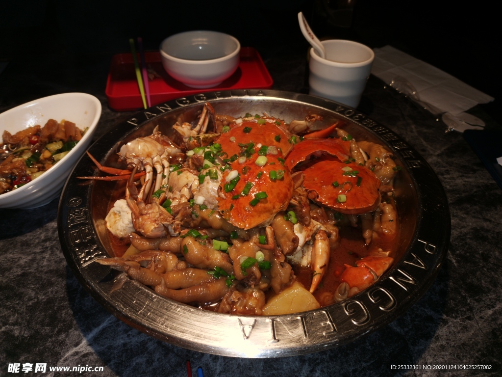 肉蟹煲图片