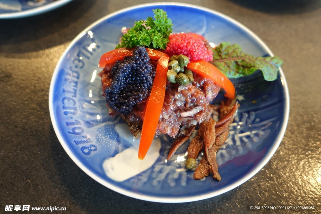 鱼子酱海报 黑鱼子酱 鳟鱼 鱼