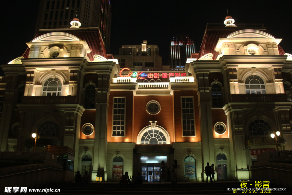 夜幕灯光下建筑