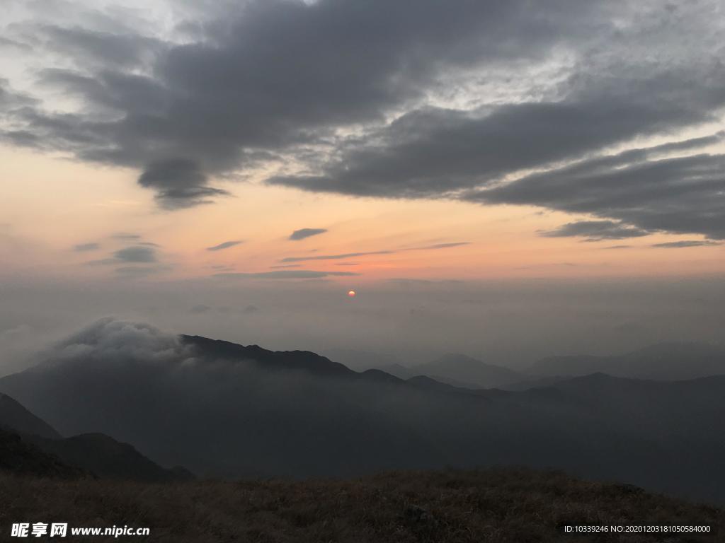 太阳下山的风景