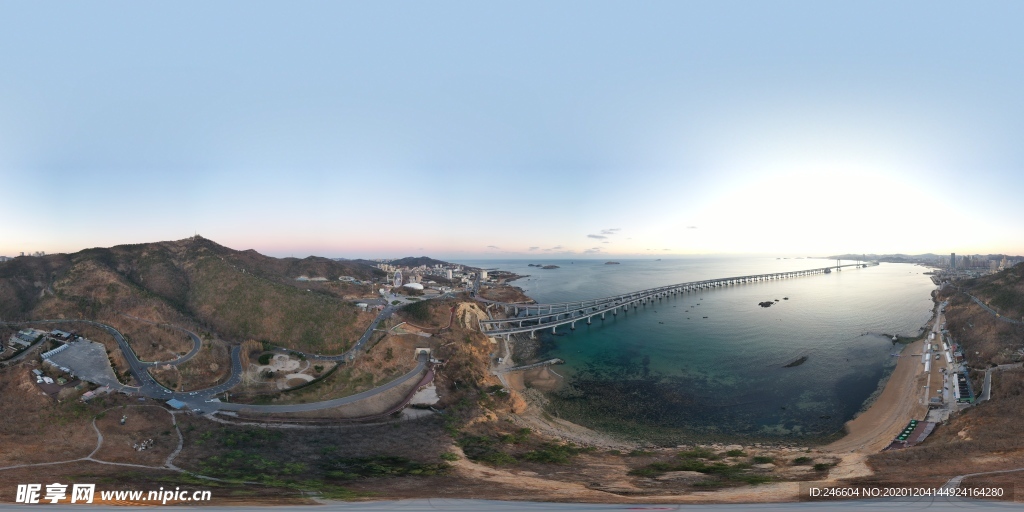 大连跨海大桥日落后的航拍全景图