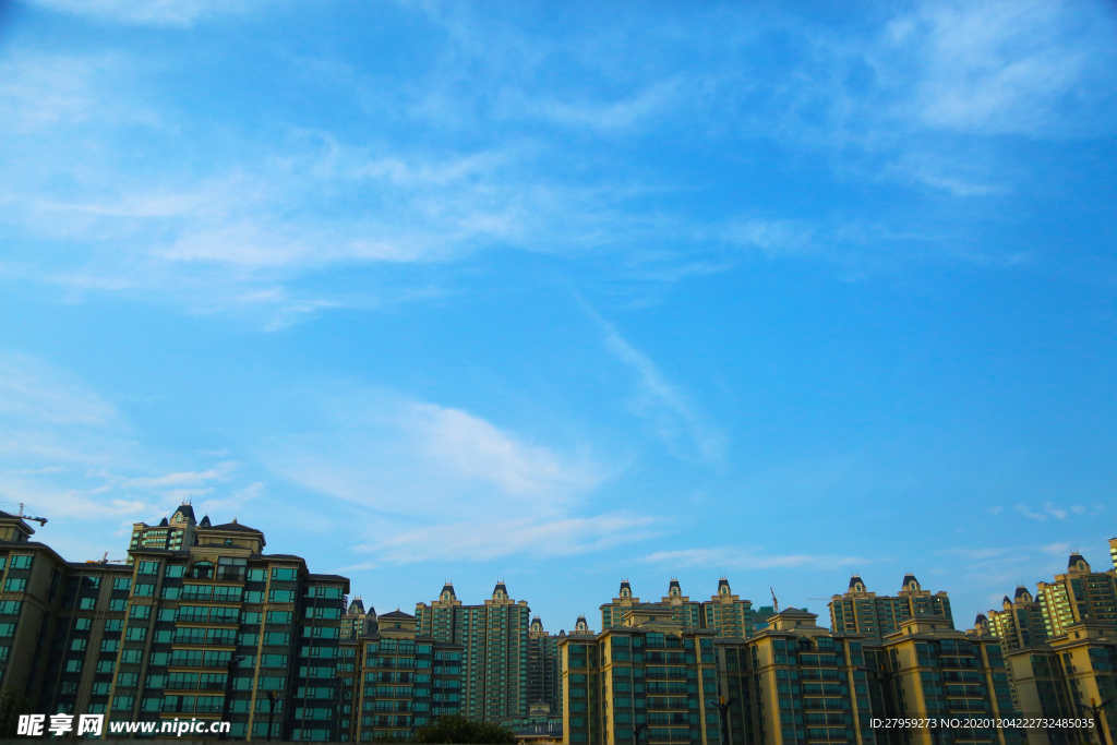 蓝天白云建筑