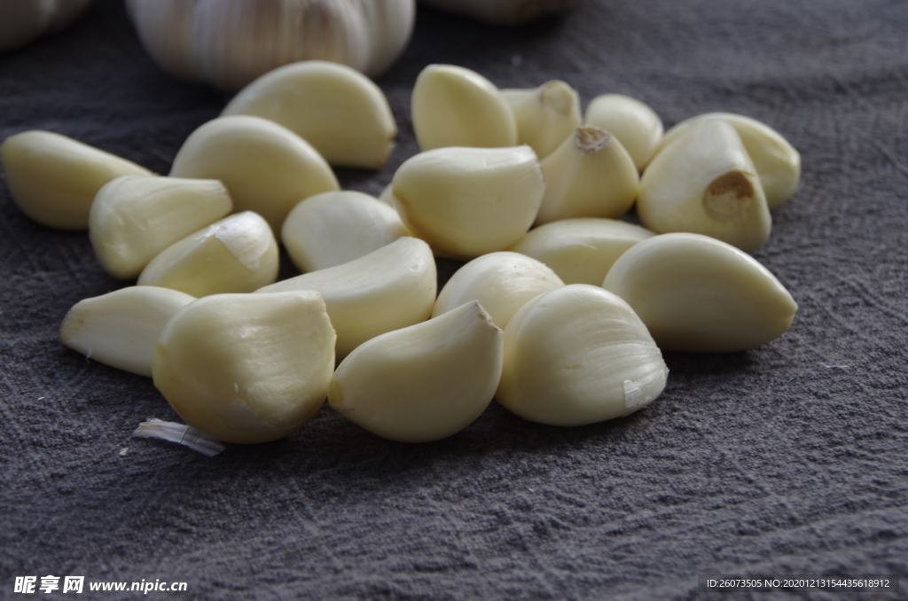 剥好的大蒜