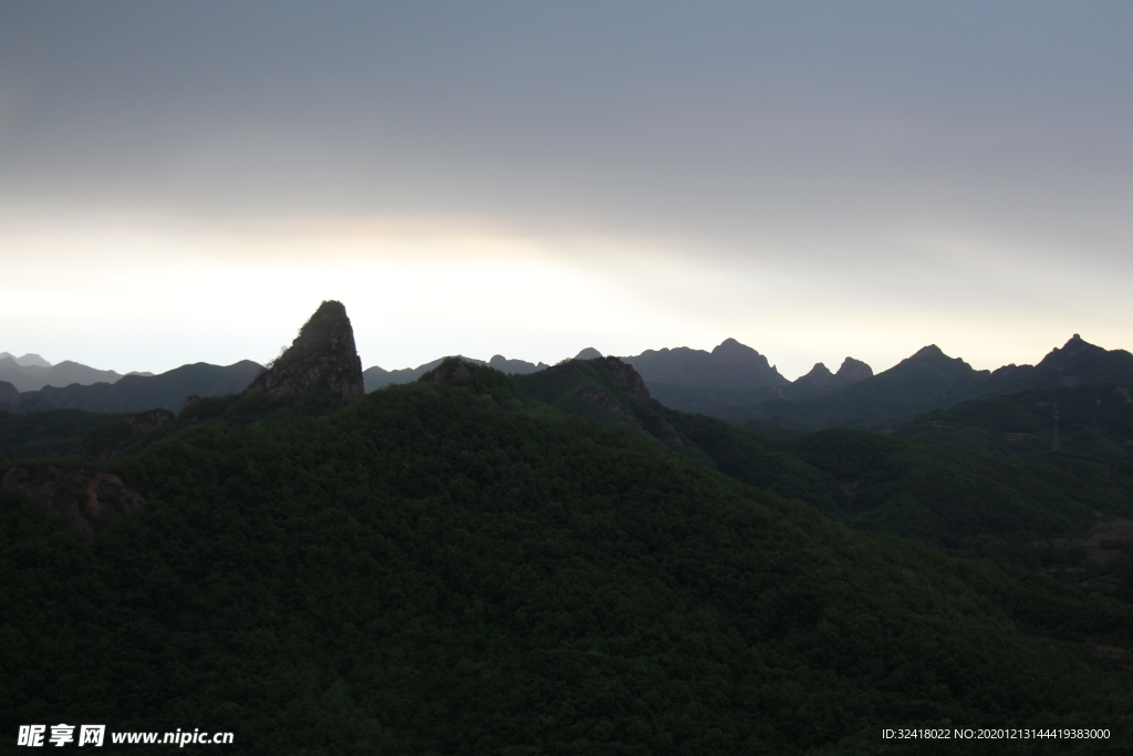 雨中群山