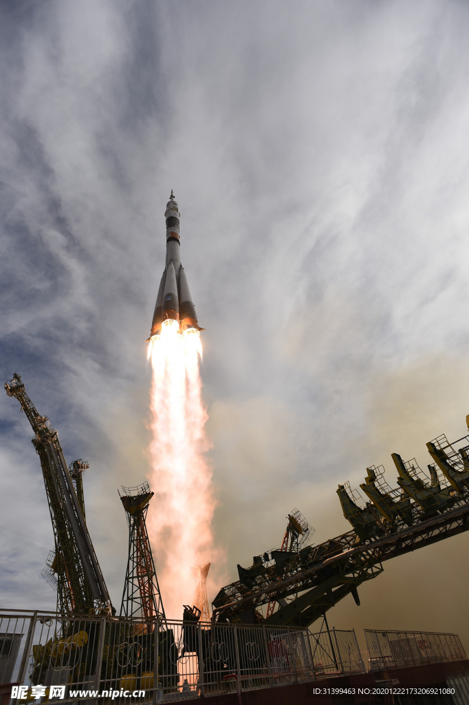 航天器 载人火箭