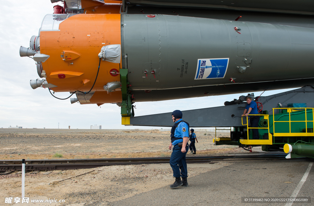 航天器 载人火箭