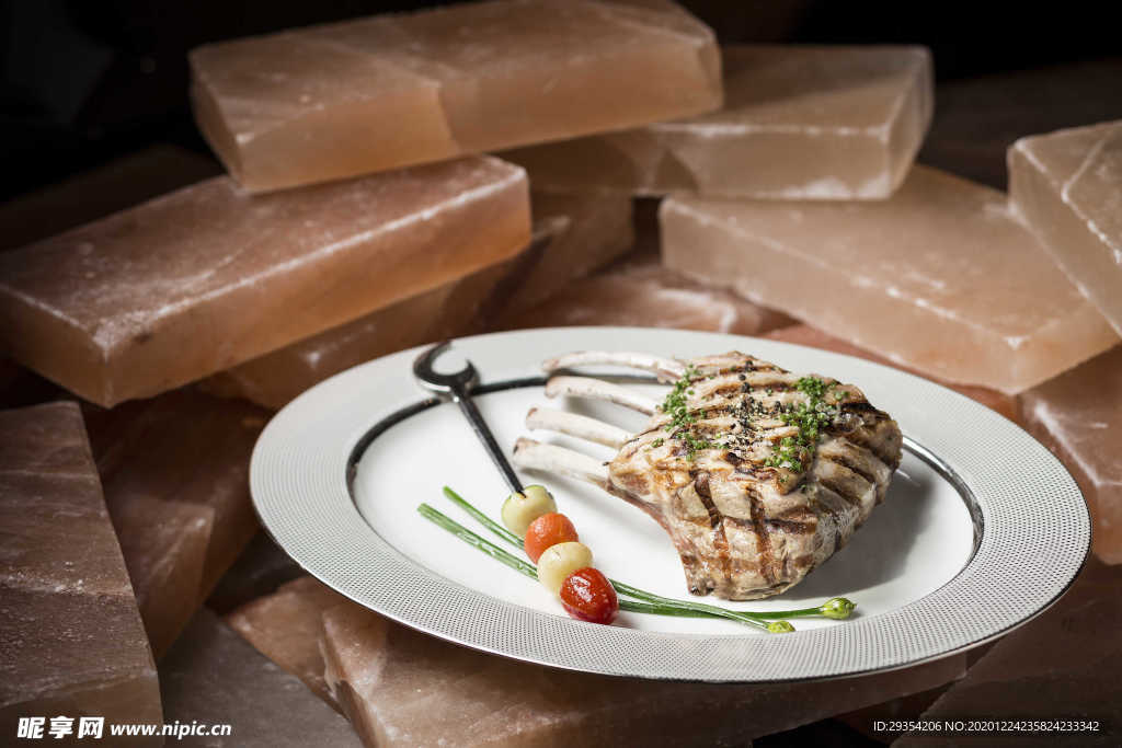 精致的西餐牛肉图片