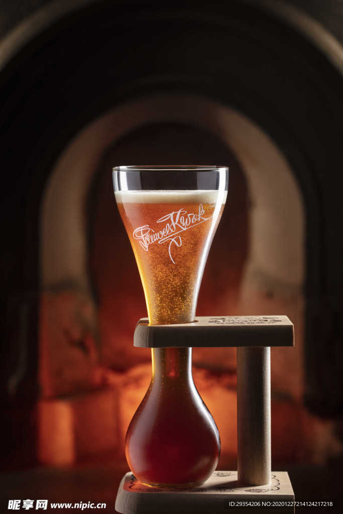 洋酒扎啤图片